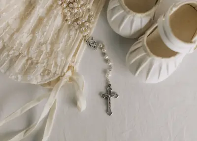 Chrzciny w małej przestrzeni. Jak zaplanować małe przyjęcie z klasą?